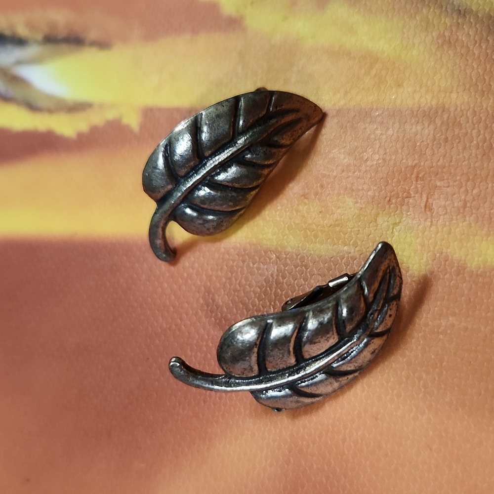 Vintage Sancrest Clip Earrings